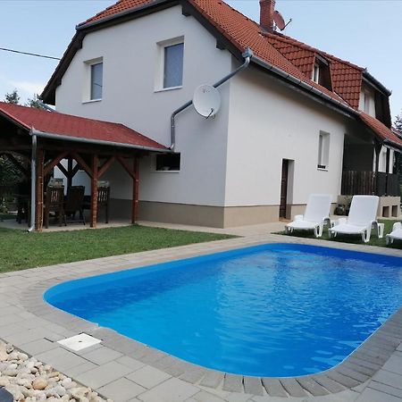 Villa Lili Apartments Balatonkeresztúr Eksteriør bilde