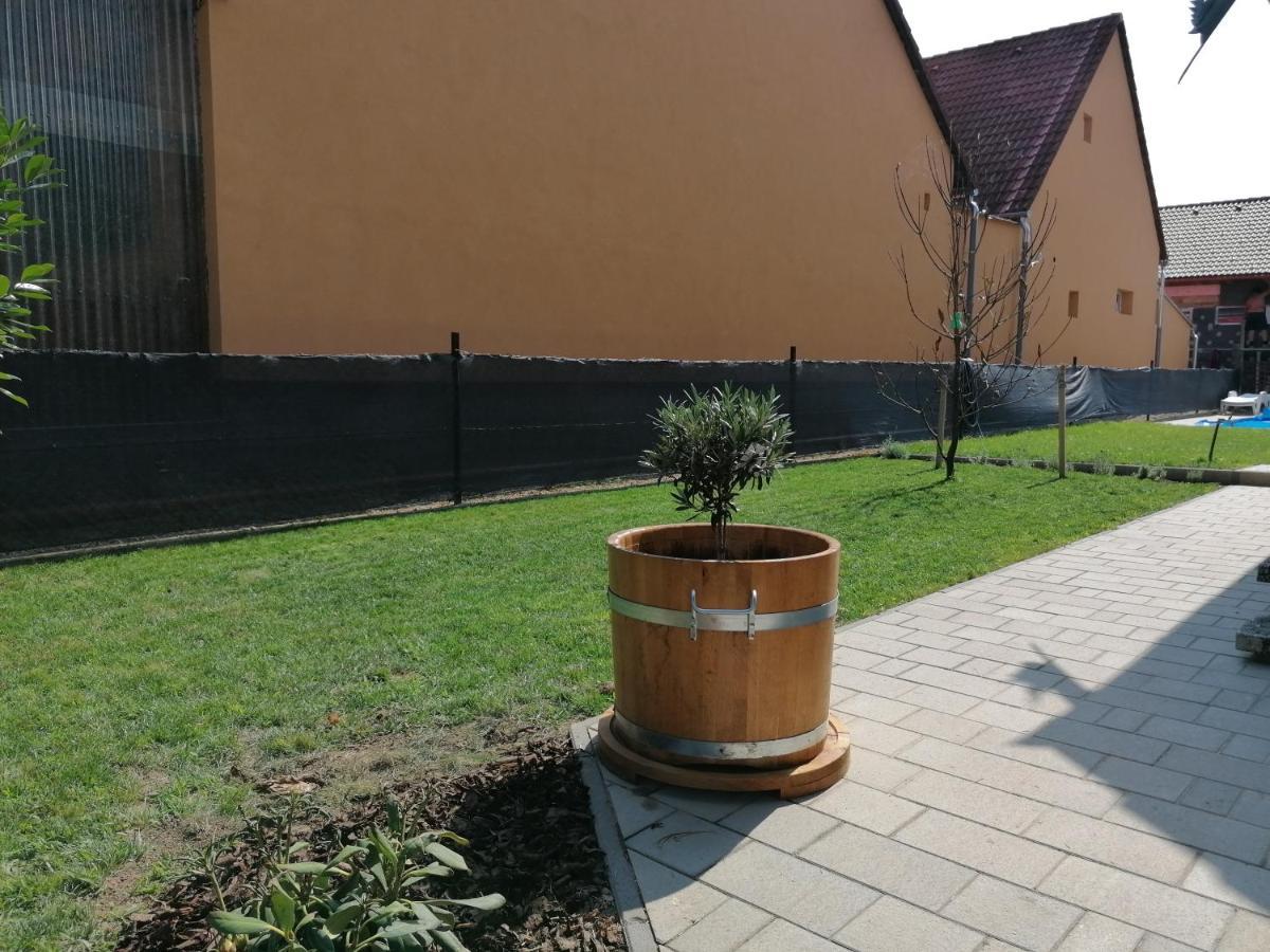 Villa Lili Apartments Balatonkeresztúr Eksteriør bilde