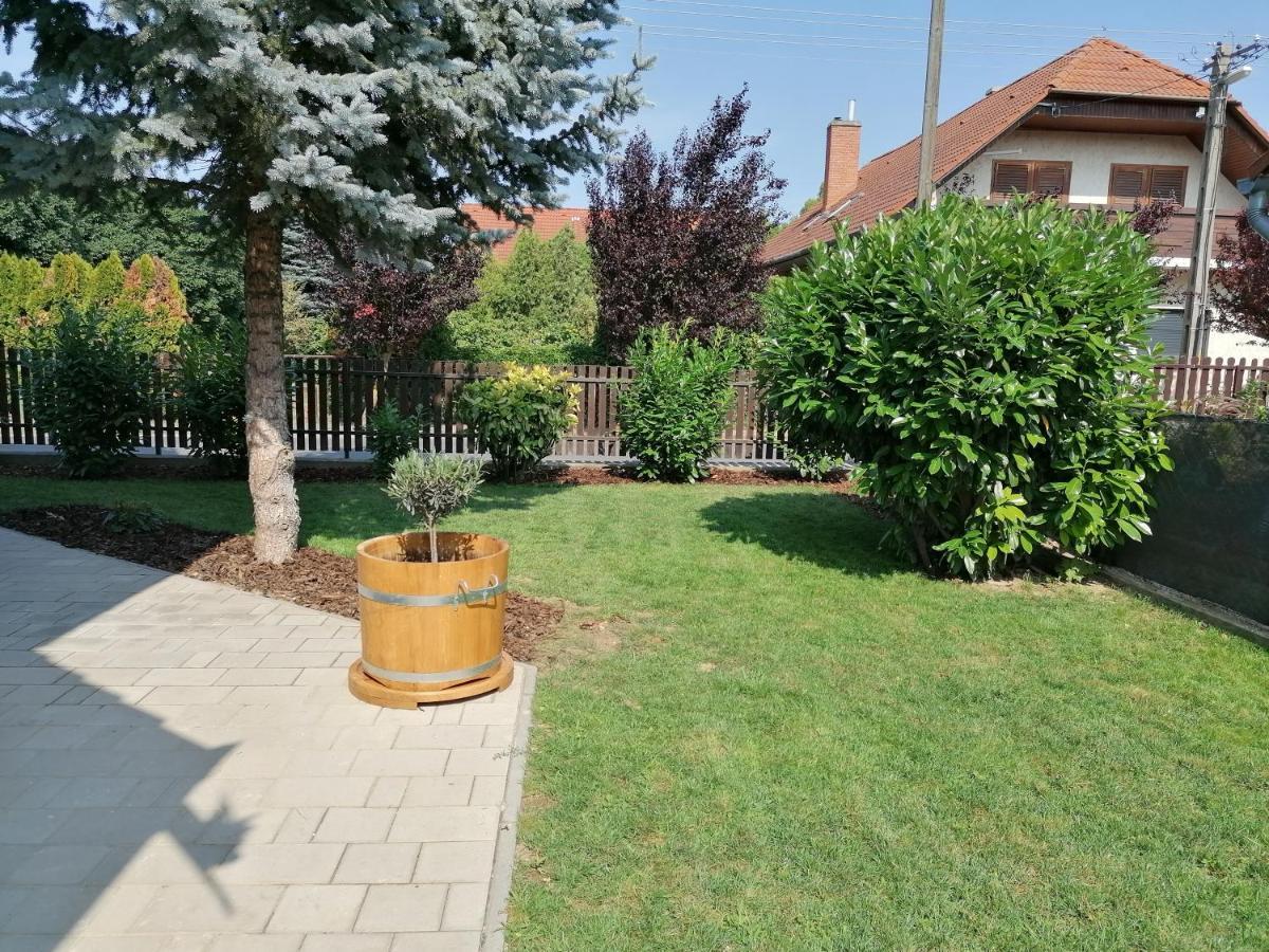 Villa Lili Apartments Balatonkeresztúr Eksteriør bilde