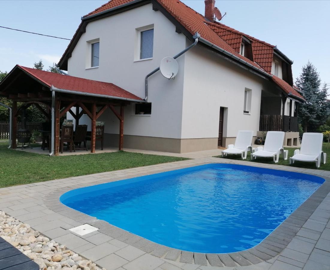 Villa Lili Apartments Balatonkeresztúr Eksteriør bilde