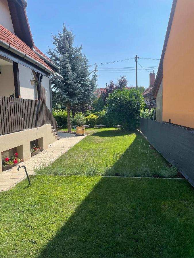 Villa Lili Apartments Balatonkeresztúr Eksteriør bilde