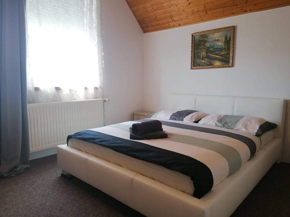 Villa Lili Apartments Balatonkeresztúr Eksteriør bilde