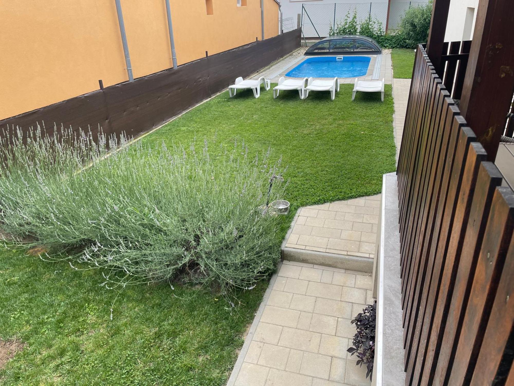 Villa Lili Apartments Balatonkeresztúr Eksteriør bilde